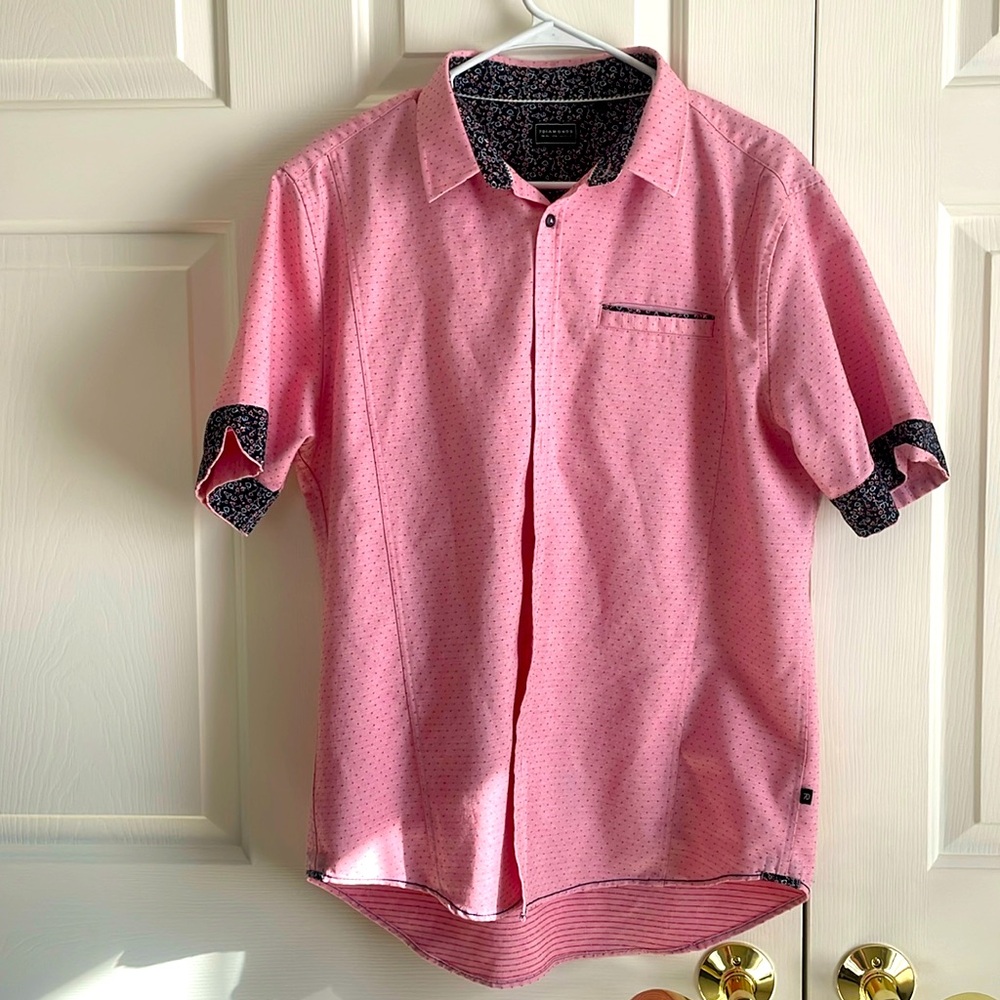 Pink button up collared shirt
Size medium